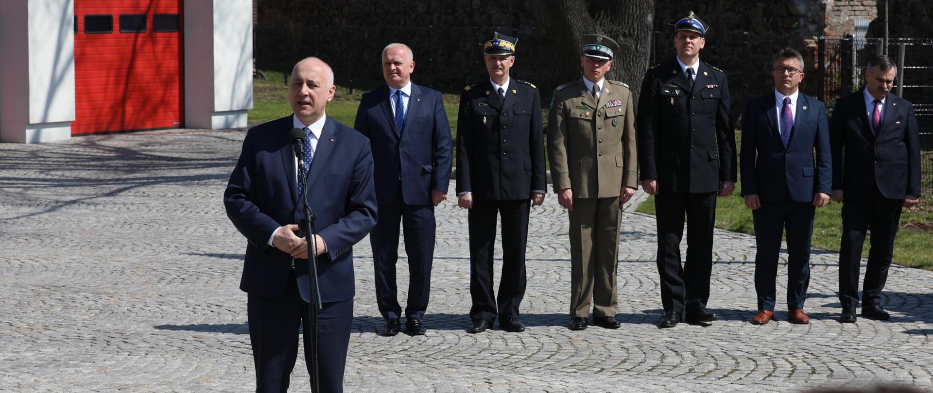 Uroczystość wręczenia promes na dofinansowanie zakupu samochodów ratowniczo-gaśniczych dla 17 jednostek OSP z woj. lubuskiego