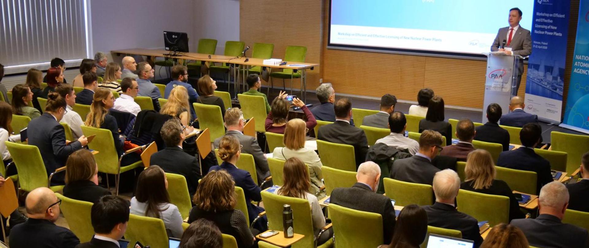 The photo shows the hall with participants