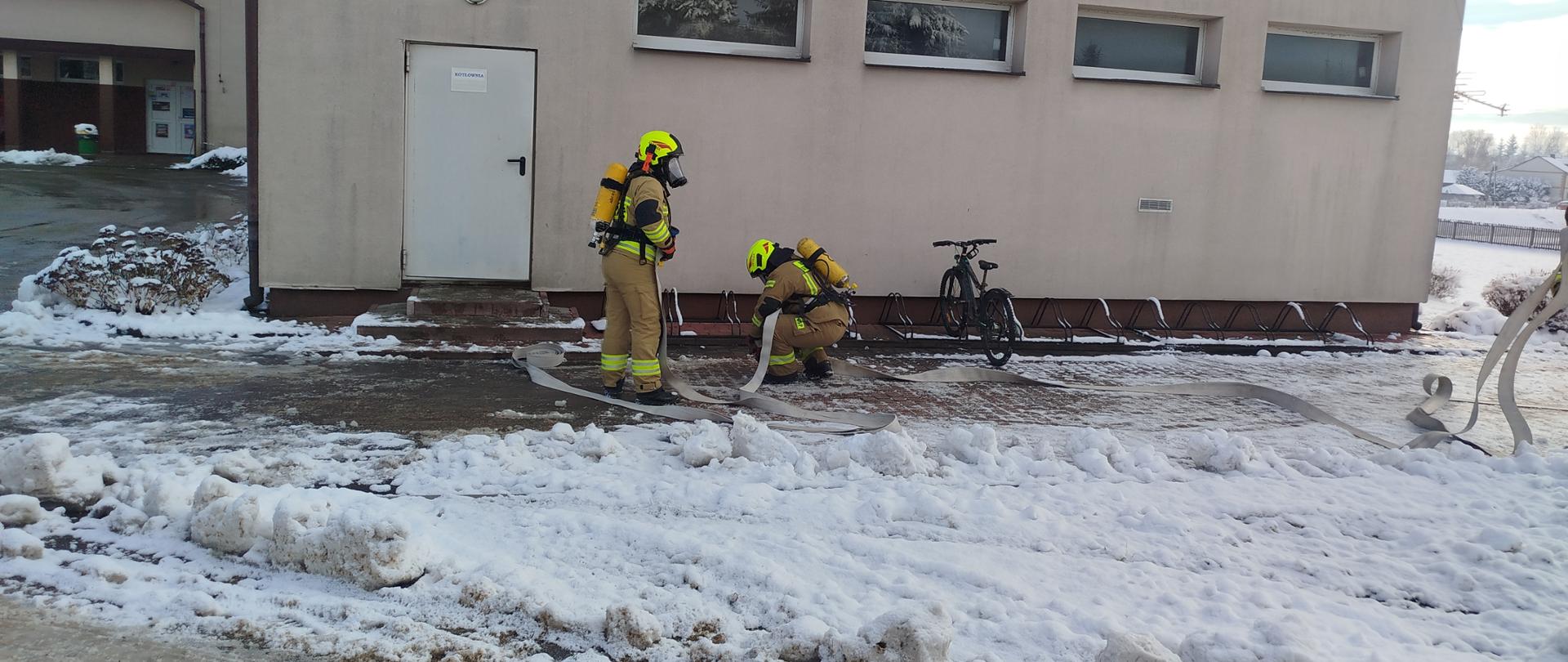 Ćwiczenia na obiekcie Szkoły Podstawowej w Nizinach