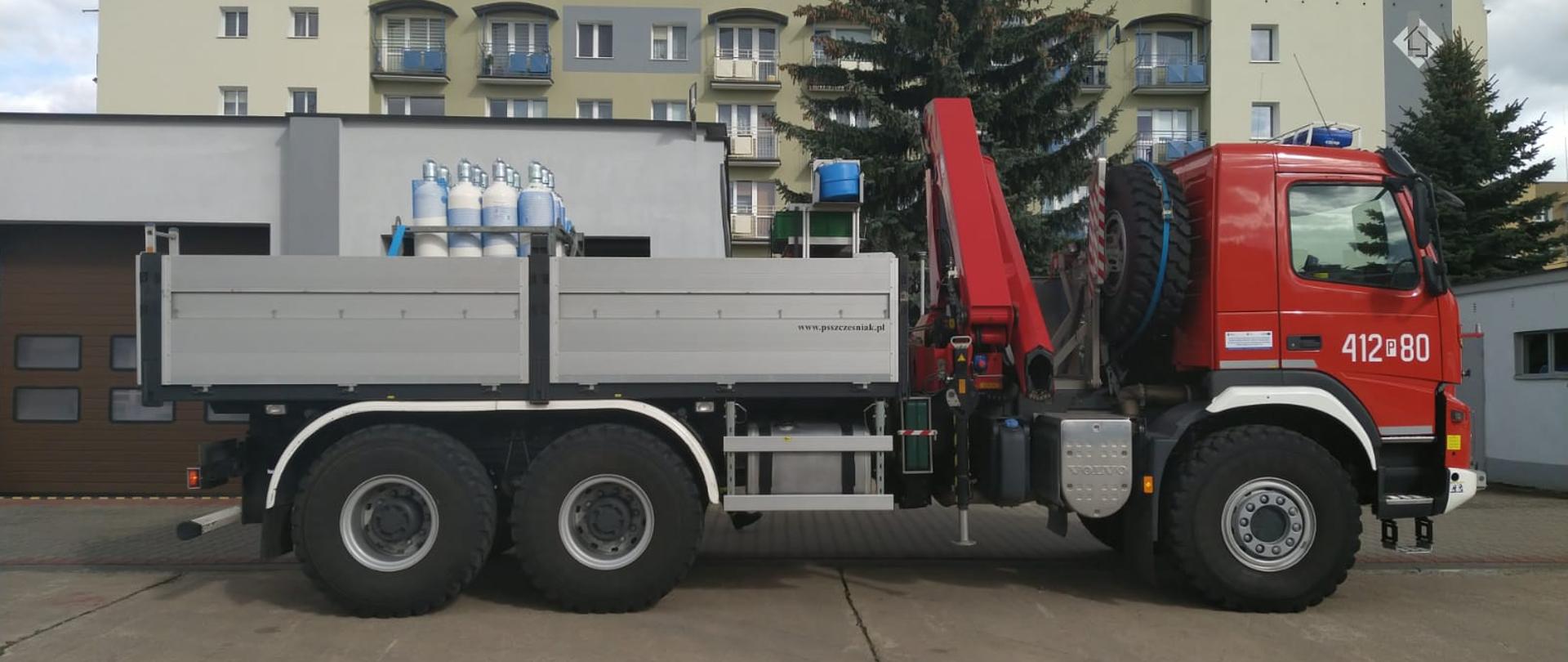 Pojazd pożarniczy z butlami z tlenem