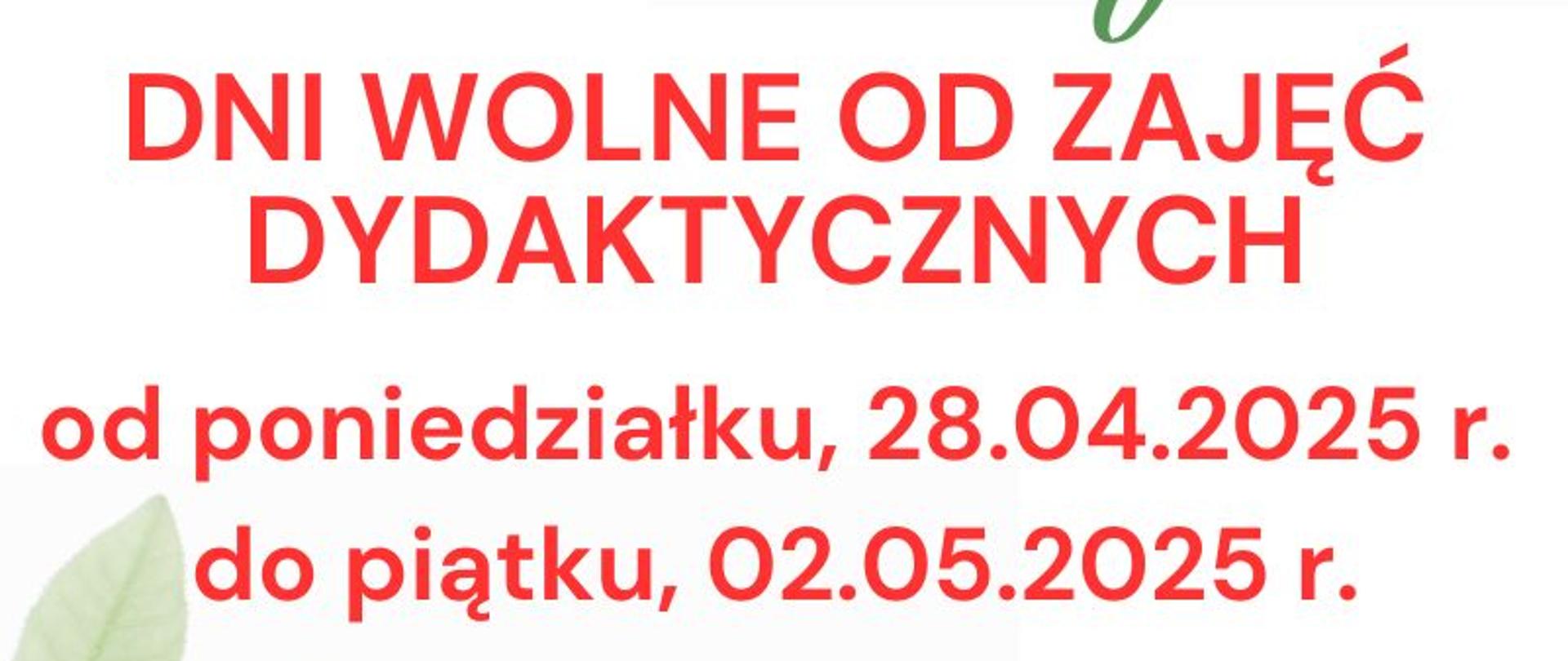 Grafika na białym tle, przedstawiająca w lewym dolnym roku i w górnym prawym rogu zielone liście z częściowo widoczną gałęzią drzewa. W tle, na środku, znajdują się napisy: "Przerwa majowa. Dni wolne od zajęć dydaktycznych - od poniedziałku, 28.04.2025 r. do piątku, 02.05.2025 r.".