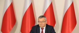 Minister infrastruktury Andrzej Adamczyk uczestniczył w wideokonferencji prasowej podczas której podpisano umowę na realizację drogi S7 na odc. Moczydło-Miechów