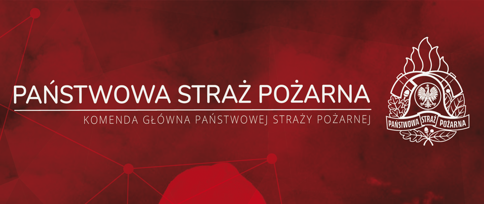 Baner Komendy Głównej Państwowej Straży Pożarnej na czerwonym tle. Po lewej stronie znajduje się biały napis „Państwowa Straż Pożarna”, poniżej mniejszy napis „Komenda Główna Państwowej Straży Pożarnej”. Po prawej stronie umieszczono biały emblemat Państwowej Straży Pożarnej. Tło zawiera subtelne geometryczne linie i czerwone gradienty.