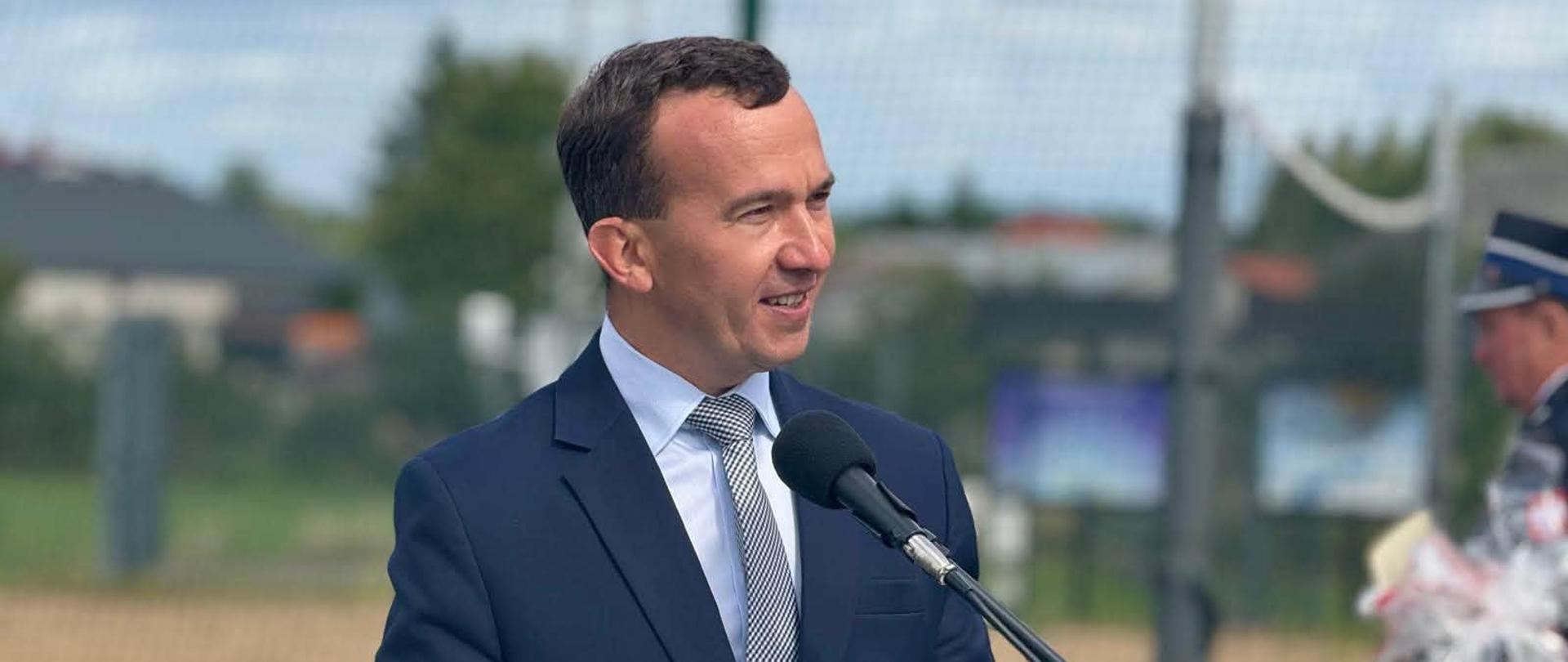 Stulecie gotowości i służby. Wicewojewoda Mateusz Szauer na jubileuszu OSP w Jeleniu