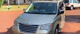 Ambasada RP w Pretorii ogłasza przetarg na sprzedaż samochodu Chrysler Voyager
