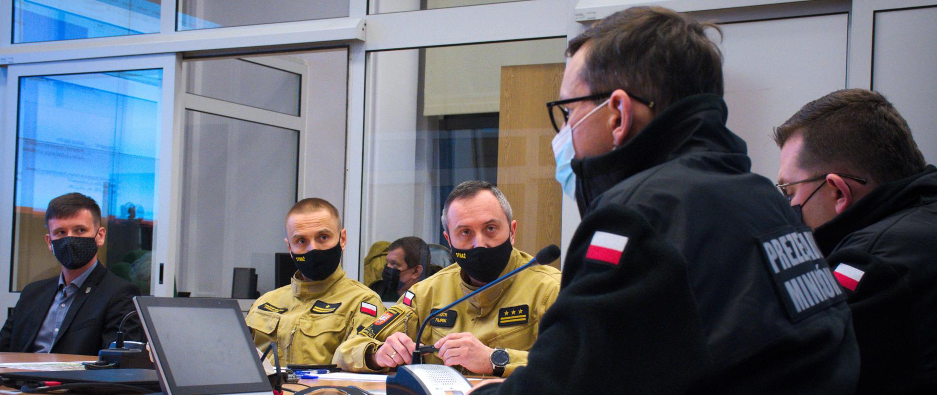 Posiedzenie sztabu kryzysowego w Małopolskim Urzędzie Wojewódzkim w Krakowie