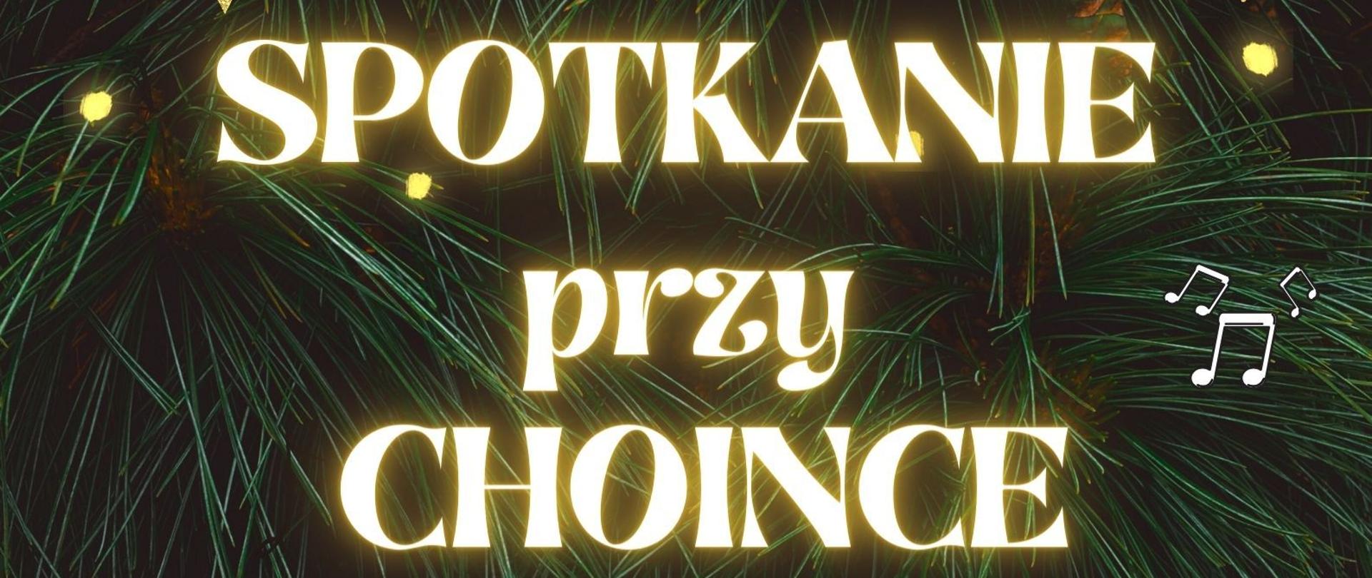 Na tle igliwia i śnieżynek biało-złote napisy informujące o szkolnym kolędowaniu. W stopce logo szkoły.