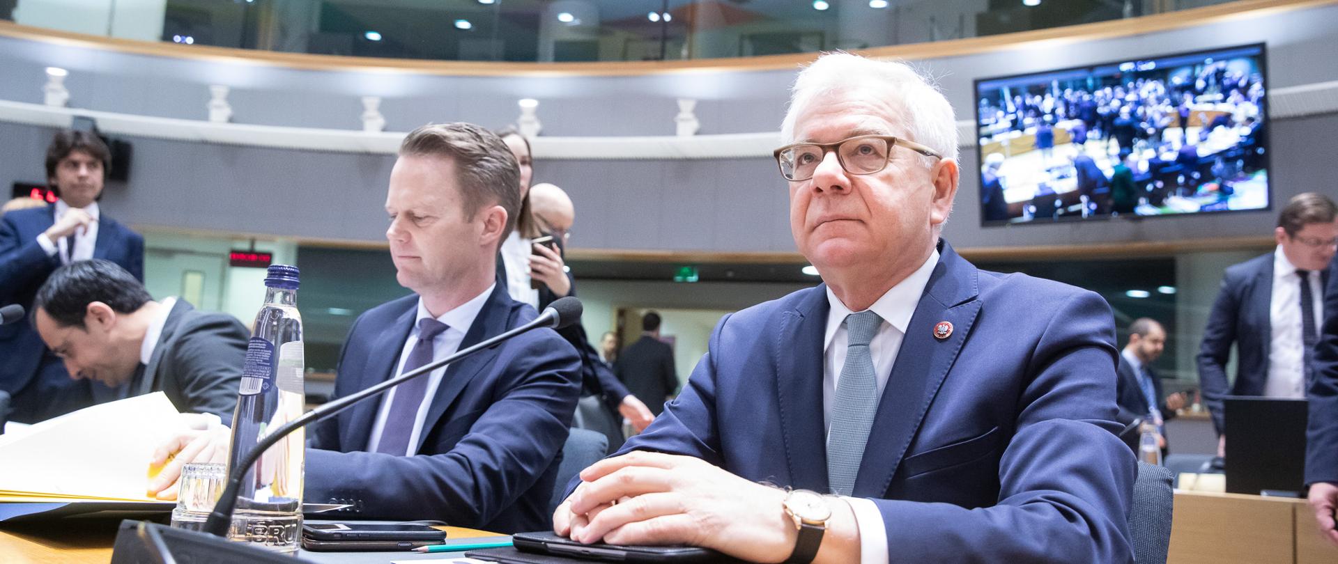 Minister Jacek Czaputowicz podczas posiedzenia FAC