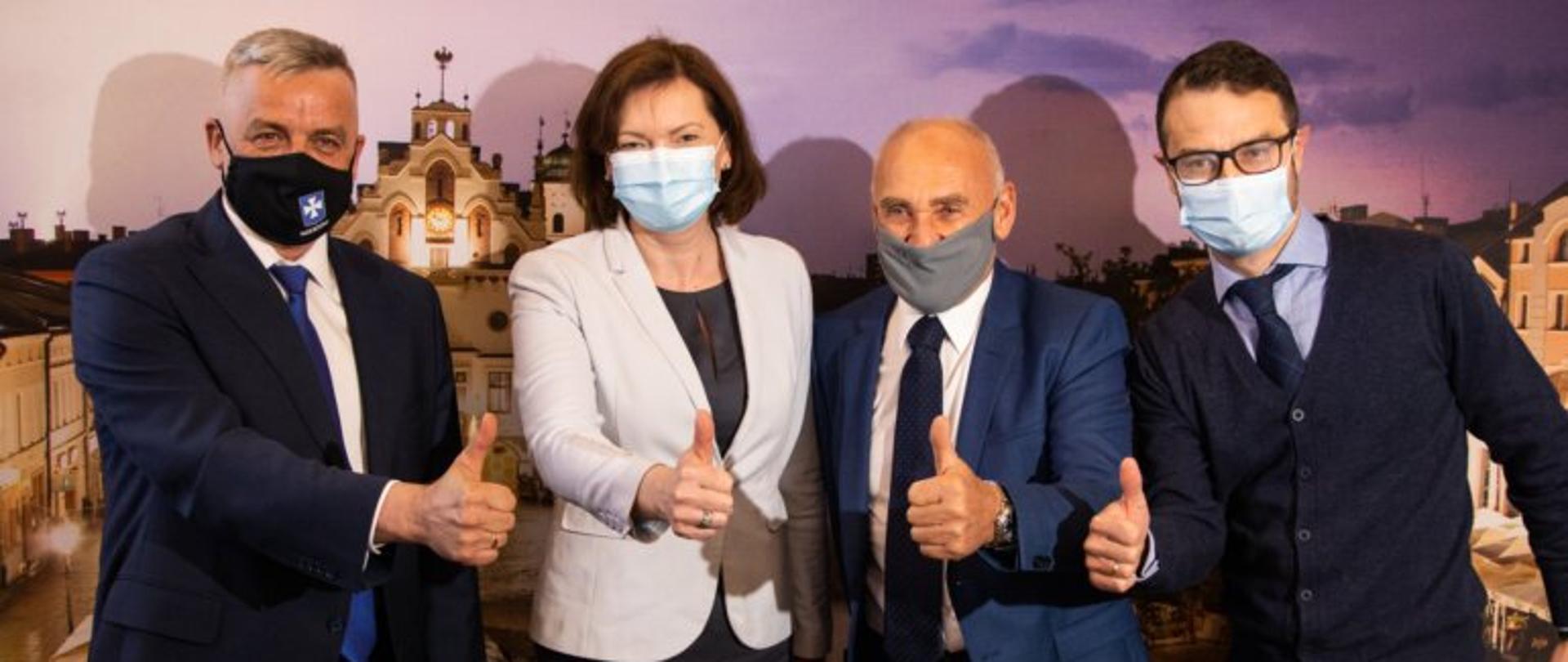 Pełniący funkcję prezydenta miasta Rzeszowa Marek Bajdak oraz dyrektor generalny Tour de Pologne Czesław Lang podpisali dzisiaj umowę dotyczącą organizacji mety III Etapu 78. Tour de Pologne w Rzeszowie oraz promocji miasta. W konferencji prasowej uczestniczyli również poseł do Parlamentu Europejskiego Tomasz Poręba oraz wojewoda podkarpacki Ewa Leniart.