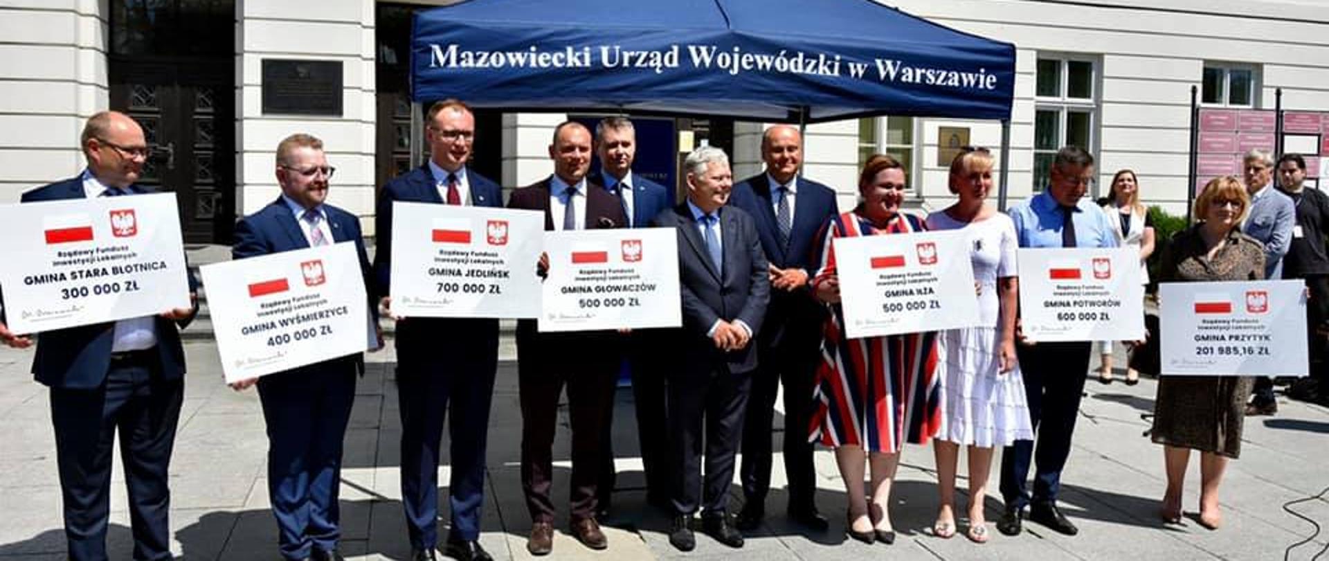 RFIL - wręczenie czeków dla gmin z powiatu radomskiego