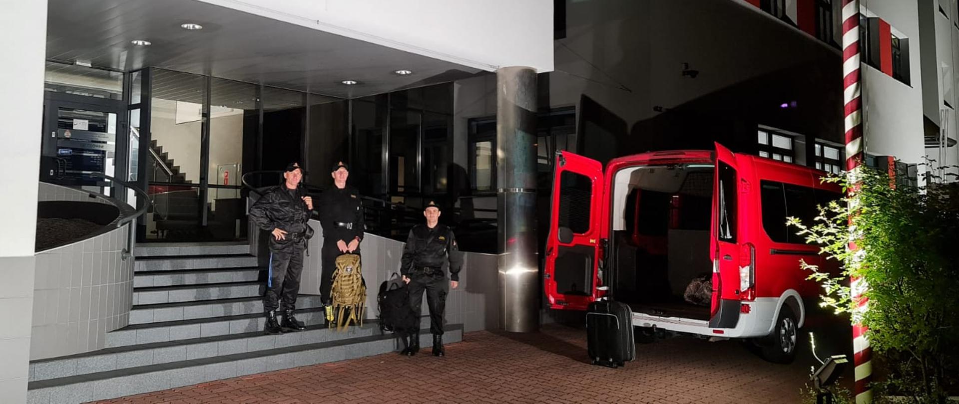 Strażacy przed wylotem do Grecji 