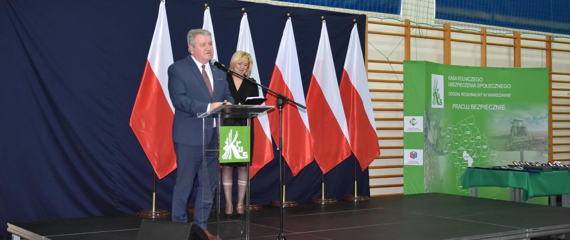 Na zdjęciu widać kobietę i mężczyznę