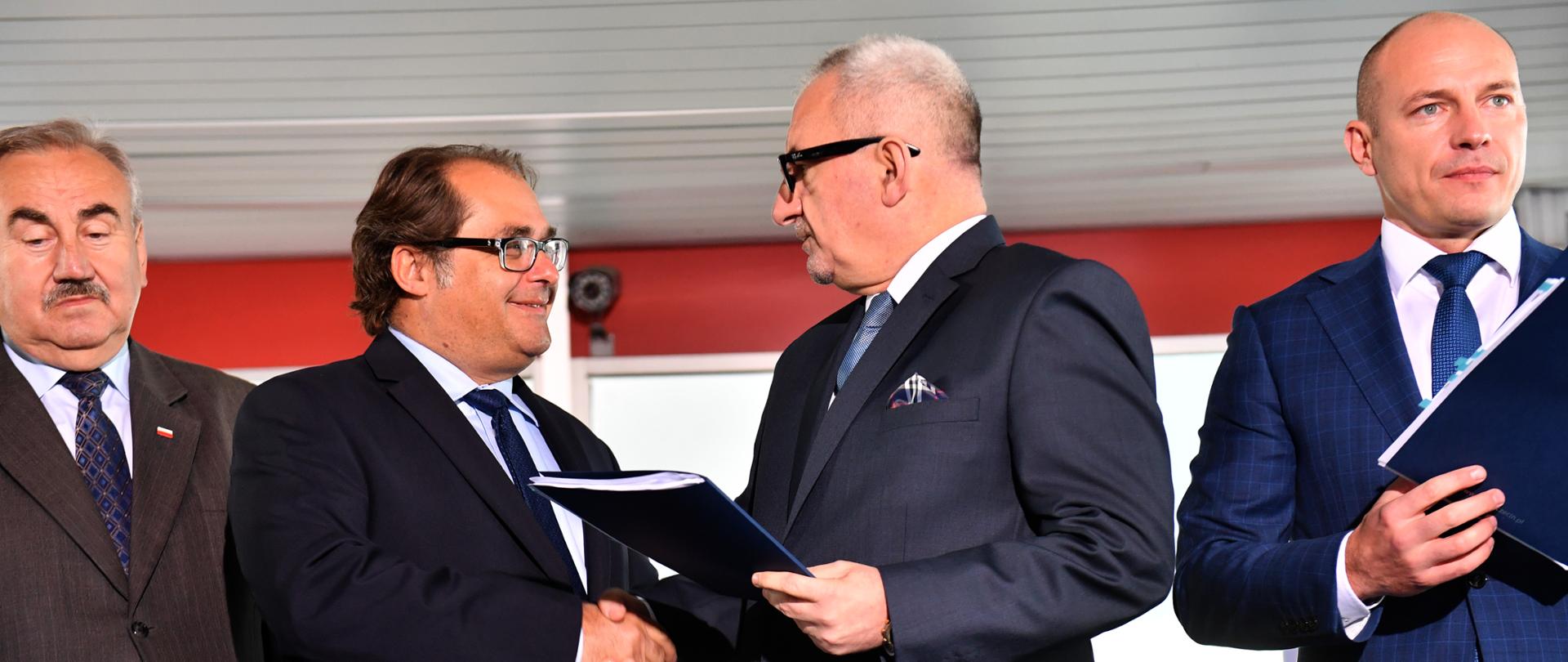 Minister Marek Gróbarczyk wraz z Prezesem portu Szczecin 