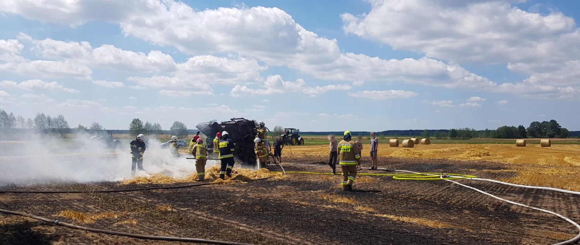 Widoczne miejsce zdarzenia i służby podczas działań.