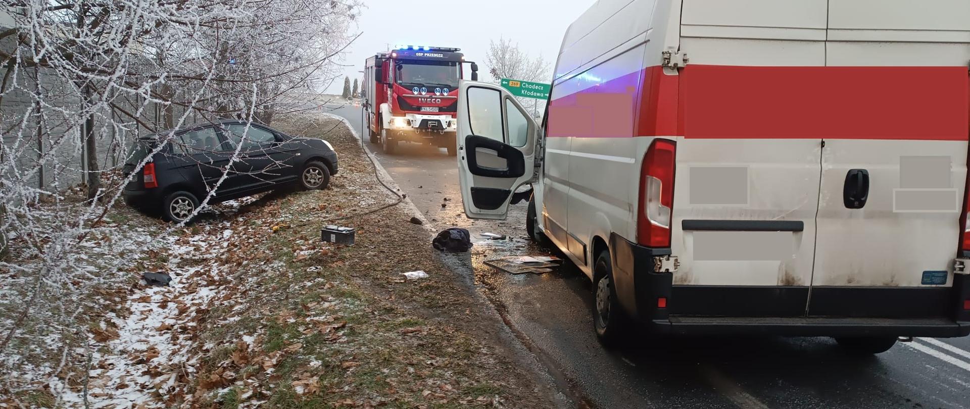 Samochód dostawczy oraz osobowy po zdarzeniu.