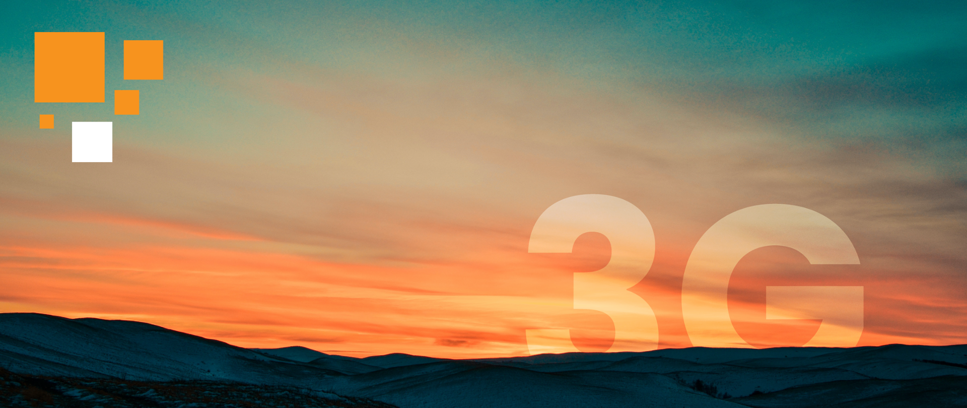 Grafika przedstawia zabarwione na pomarańczowo niebo nad górami tuż po zachodzie słońca. Za horyzontem chowa się półprzezroczysty napis 3G.
