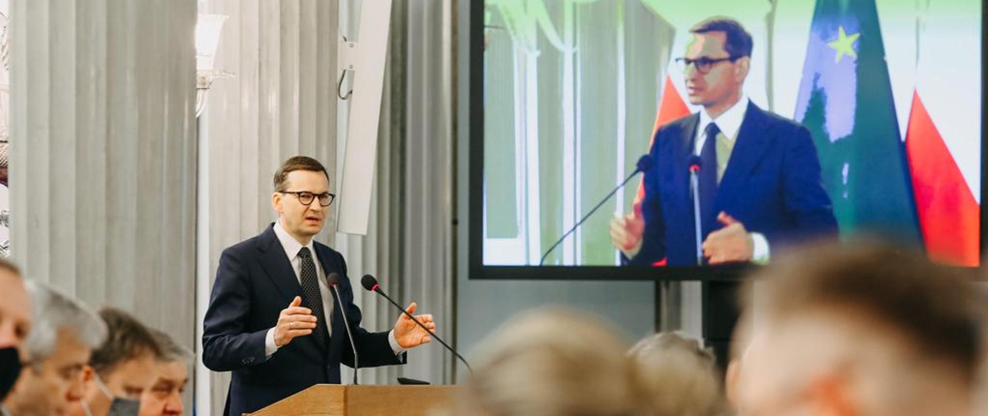 Premier podczas wystąpienia.