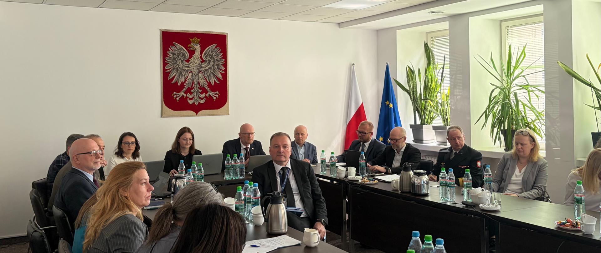 Przedstawiciele Rady Infrastruktury Informacji Przestrzennej podczas posiedzenia.