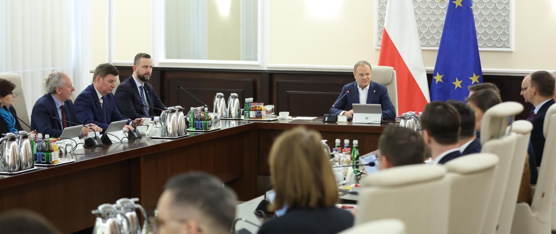 Premier Donald Tusk podczas posiedzenia Rady Ministrów.