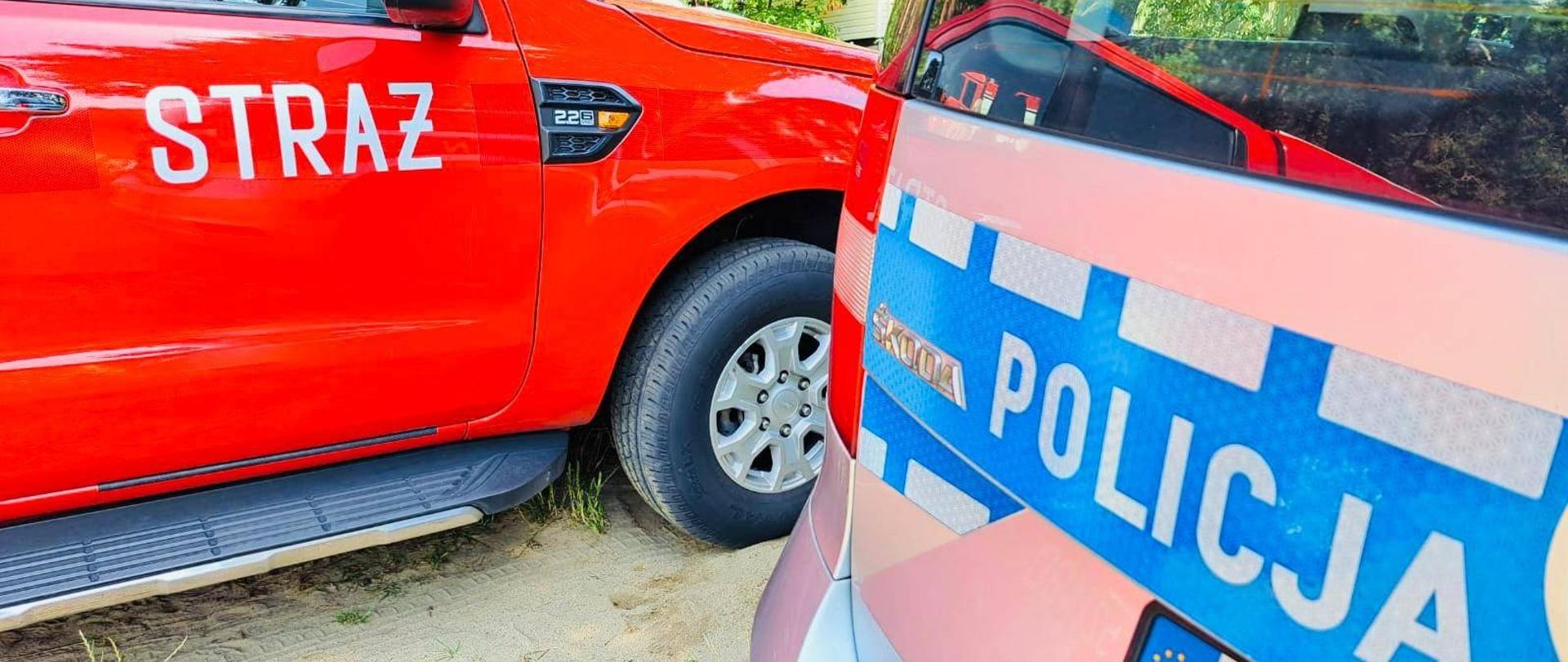 Zdjęcie przedstawia napisy na samochodach służb, napisy straż i policja