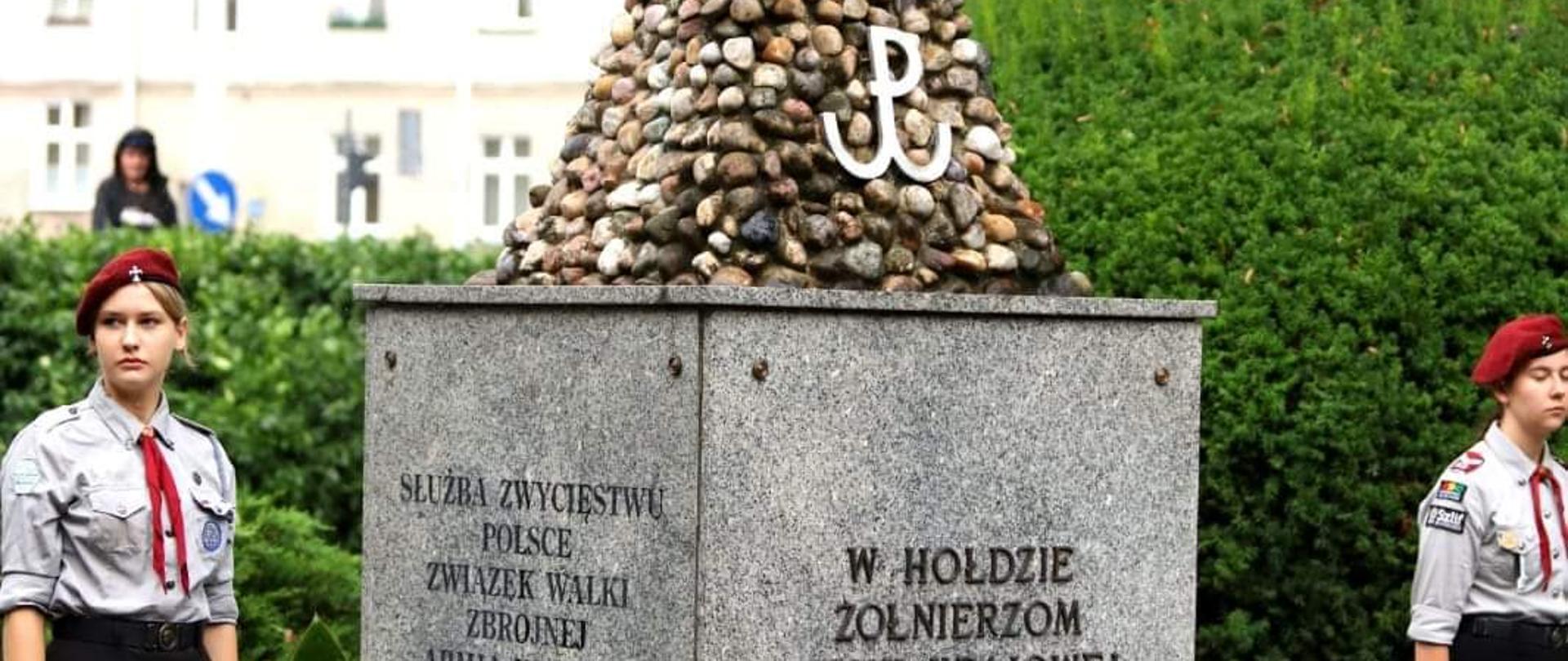 ZŁOŻENIE KWIATÓW PRZY POMNIKU ARMII KRAJOWEJ