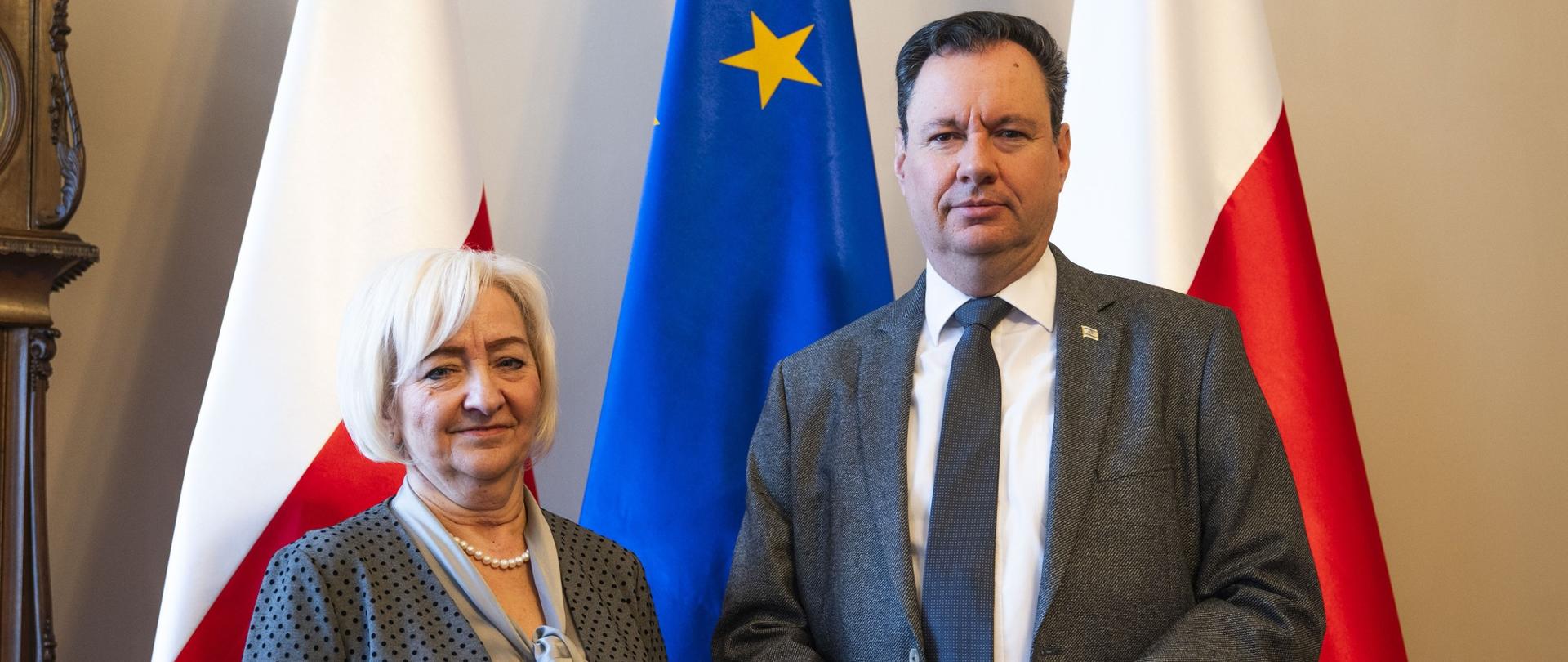 Wojewoda Łódzki Dorota Ryl (z lewej) i Ambasador Izraela w Polsce Jakow Liwne (z prawej) 