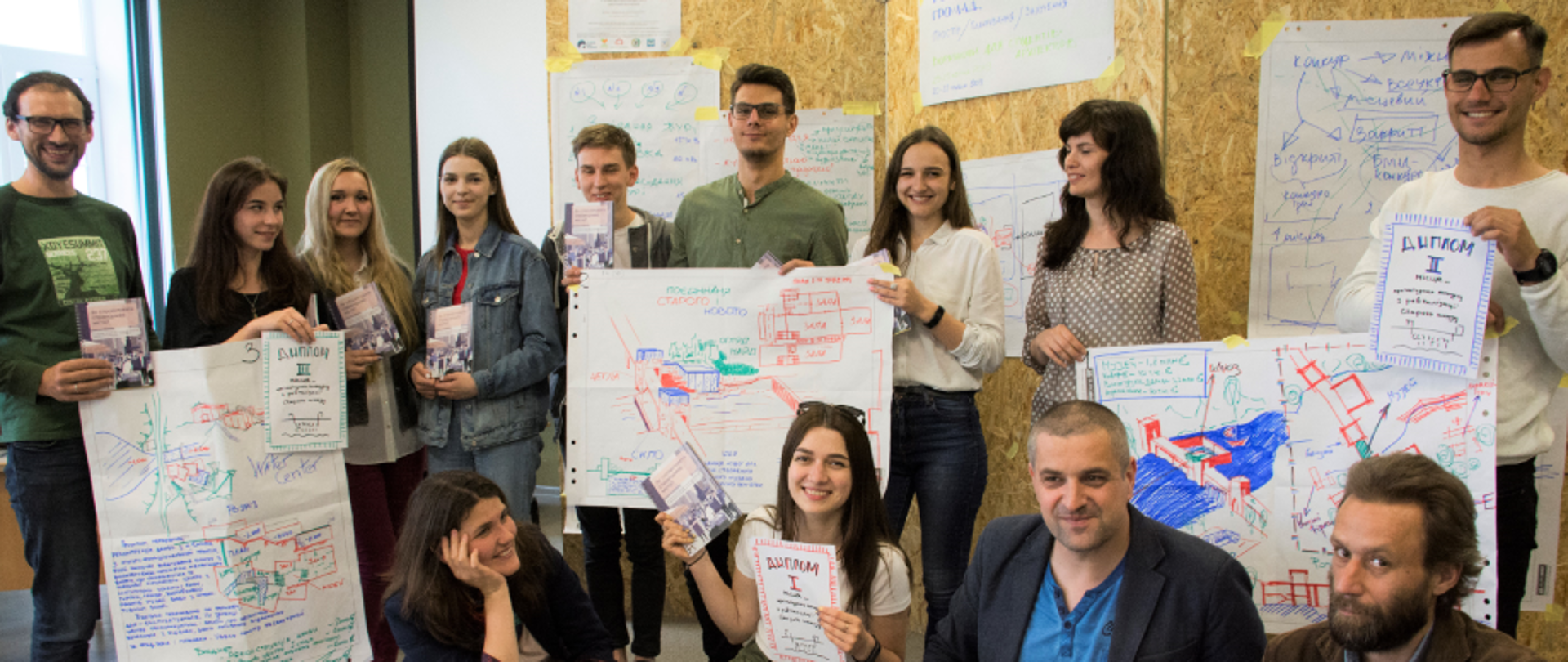 Studenci wraz z trenerami Witoldem Hebanowskim i Polina Vetrova ostatniego dnia warsztatów Fot Joanna Lopat