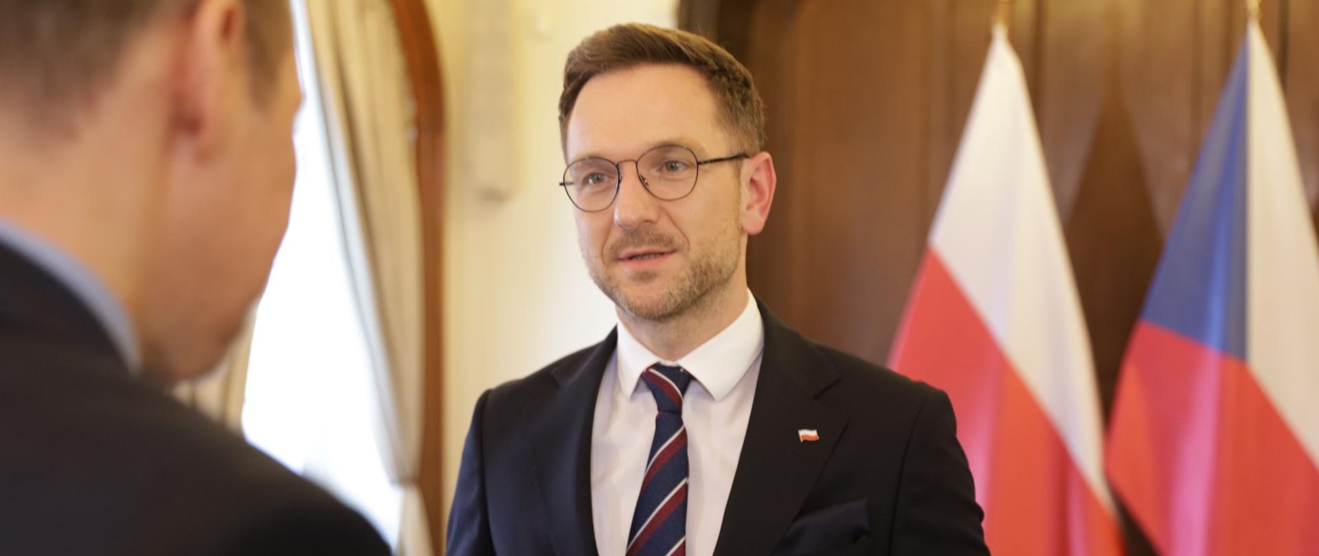 Minister Waldemar Buda podczas wizyty w Pradze. 