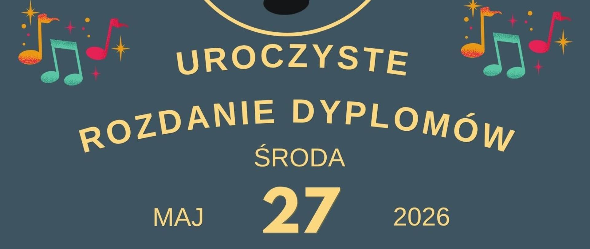 Plakat informujący o uroczystym rozdaniu dyplomów Państwowej Szkoły Muzycznej w Zabrzu. Na granatowym tle umieszczono złote napisy z datą wydarzenia – 27 maja 2026 roku o godz. 17:00 w sali koncertowej. U góry strony znajduje się logo szkoły z biretem, po bokach kolorowe nutki, na dole ilustracja absolwentów w strojach akademickich.