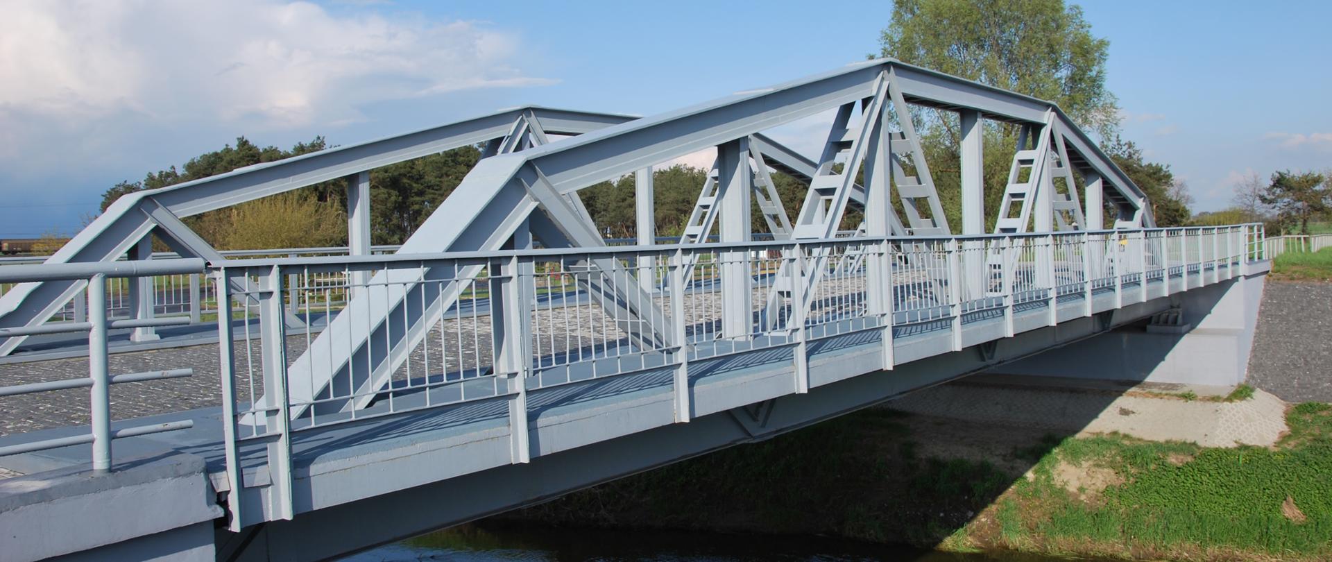 1 na świecie spawany most drogowy w Maurzycach widok z pod-zach.