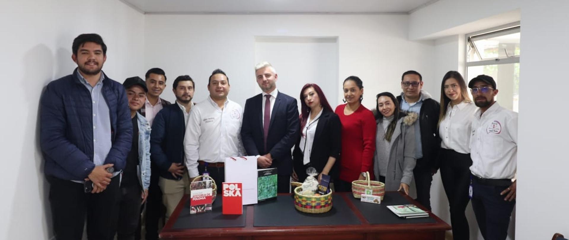 Visita del Señor Cónsul Oskar Gradziel con la fundación Creando Mundos en Tunja