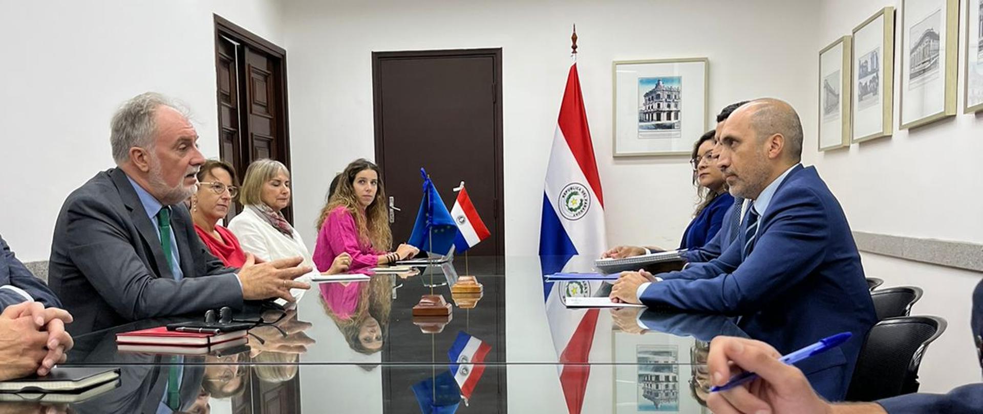 W forum gospodarczym uczestniczyła misja radców ekonomicznych państw UE, wśród których znalazł się Adam Ryszka z Ambasady RP w Buenos Aires. Organizatorem misji był Damian Kamiński, szef wydziału handlowego Delegatury UE w Montevideo. Dyplomaci z krajów UE odwiedzili dystrykt centralny oraz prowincję Boquerón, gdzie spotkali się z władzami lokalnymi i przedstawicielami biznesu. 