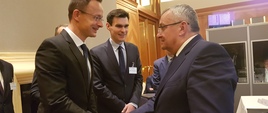 Powitanie ministra A. Adamczyka z ministrem spraw zagranicznych Węgier P. Szijjarto