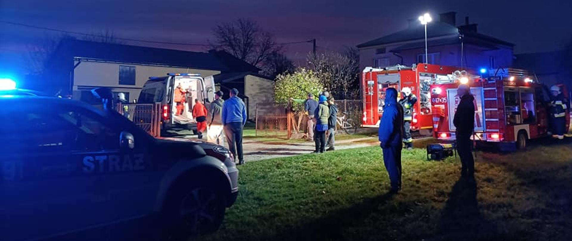 Na zdjęciu strażacy podczas działań rat.-gaś. przy ulicy Grunwaldzkiej