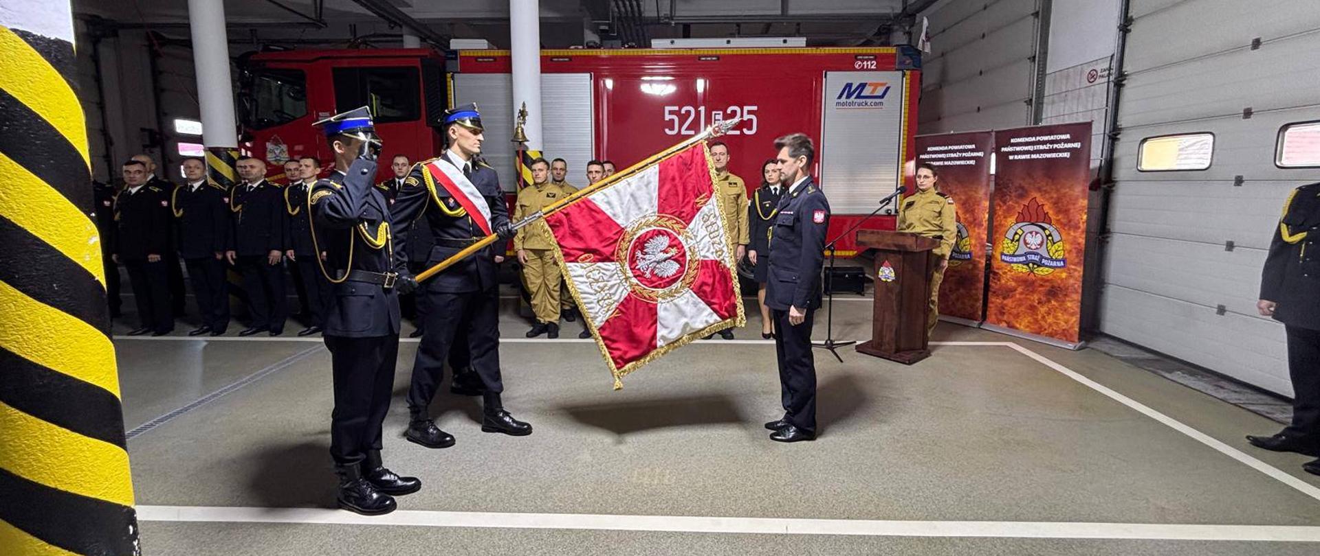 Uroczysta zbiórka z okazji pożegnania komendanta powiatowego PSP w Rawie Mazowieckiej