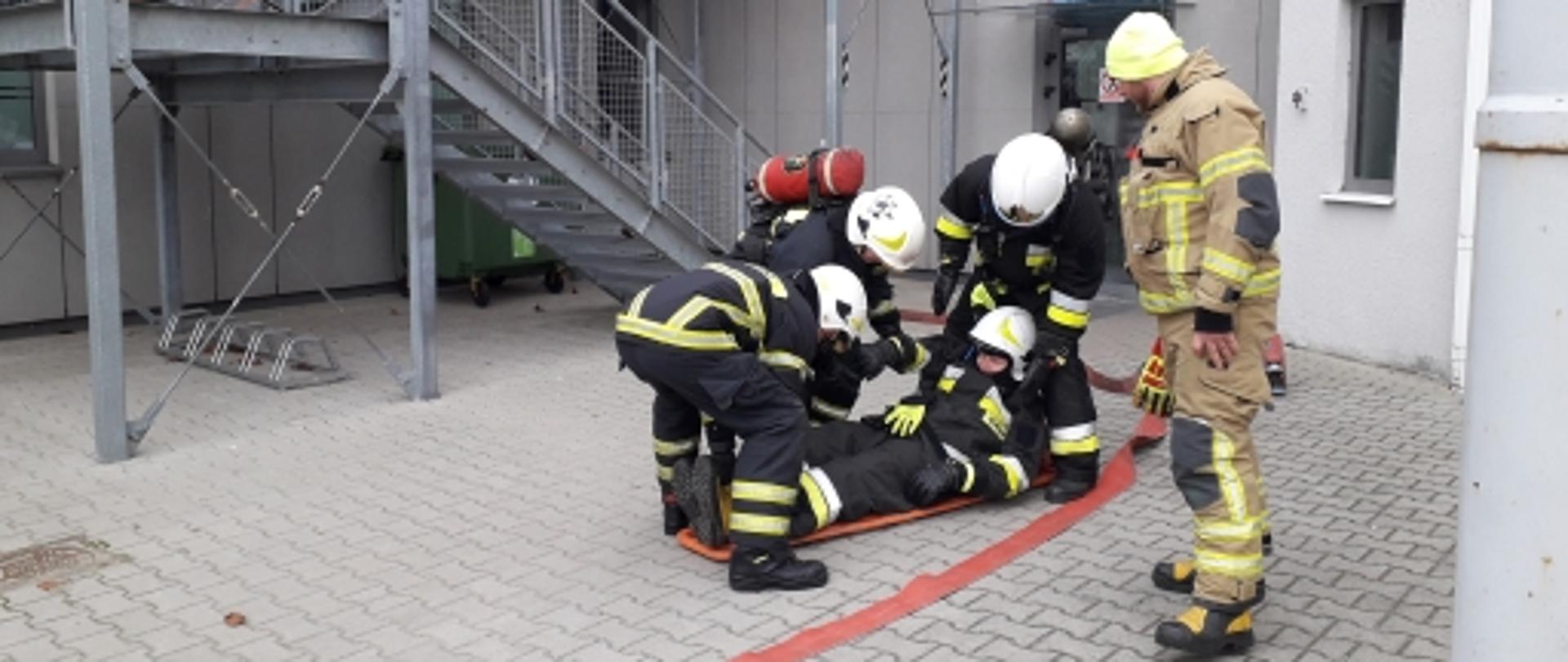 Egzamin szkolenia podstawowego OSP - ewakuacja poszkodowanego ratownika