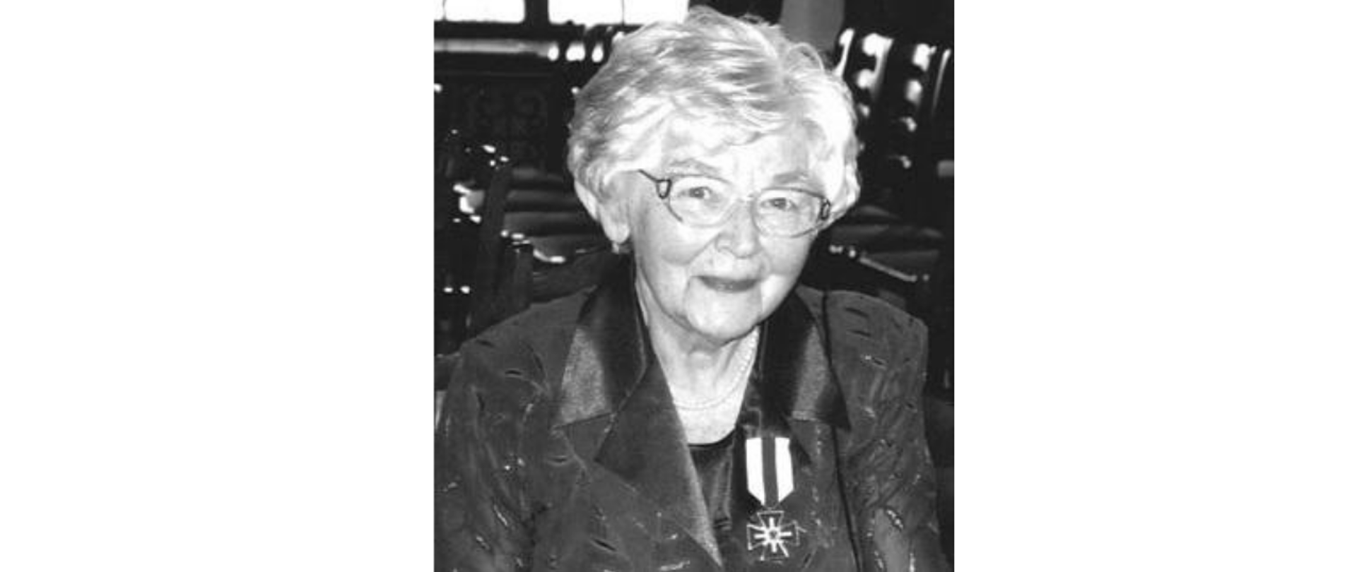 Czarno-biały portret prof. dr hab. Janiny Jasnowskiej.