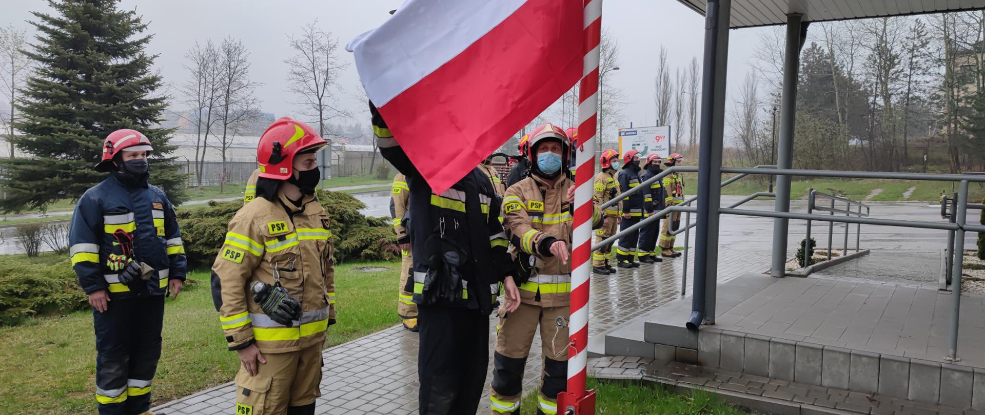 Uroczyste podniesienie flagi