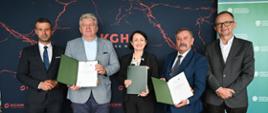 Na zdjęciu od lewej strony: Piotr Krzyżewski, Wiceprezes Zarządu KGHM Polska Miedź S.A., Remigiusz Paszkiewicz, Prezes Zarządu KGHM Polska Miedź S.A., Dorota Zawadzka-Stępniak, Prezes Zarządu NFOŚiGW, Józef Matysiak Zastępca Prezesa Zarządu NFOŚiGW, Krzysztof Pałka, Przewodniczący Rady Nadzorczej NFOŚiGW.