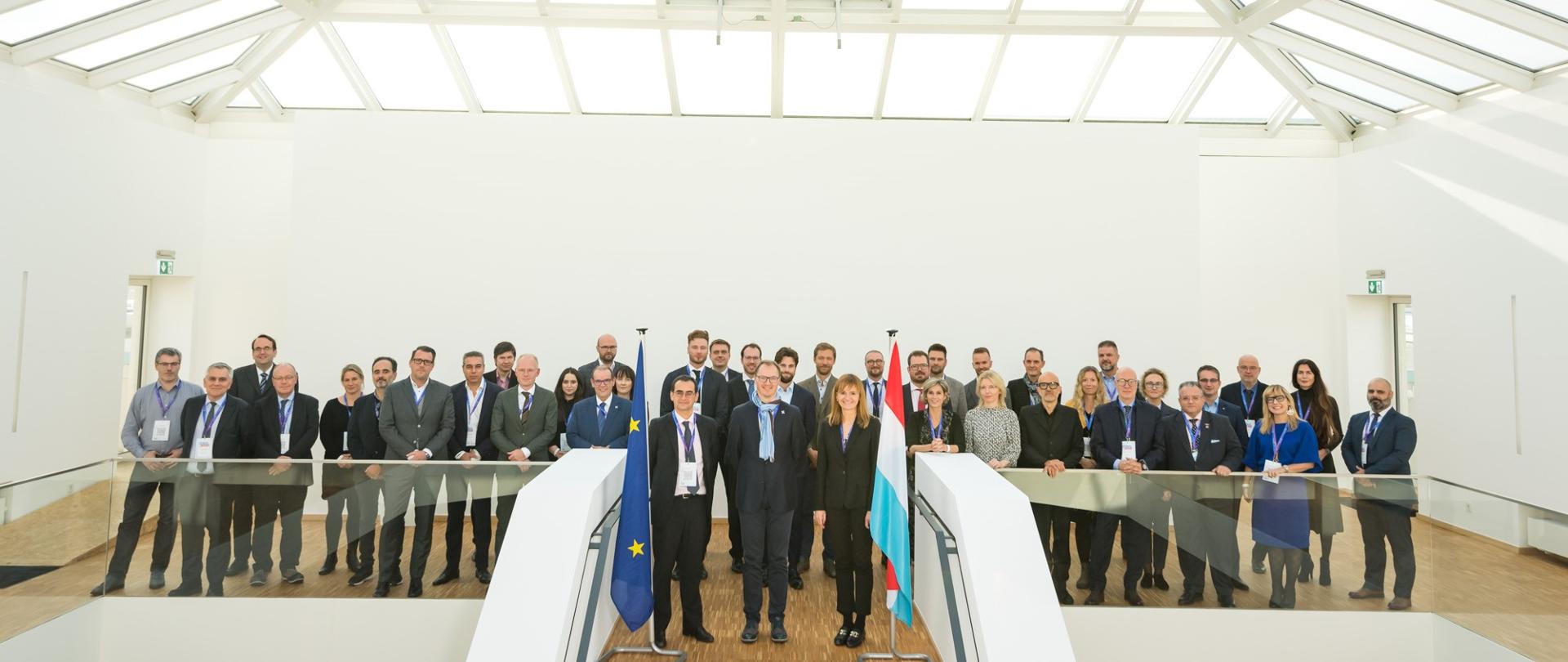 Zdjęcie grupowe Rada Zarządzająca Europejskiego Centrum Kompetencji Przemysłowych, Technologicznych i Badawczych w dziedzinie Cyberbezpieczeństwa (ECCC)