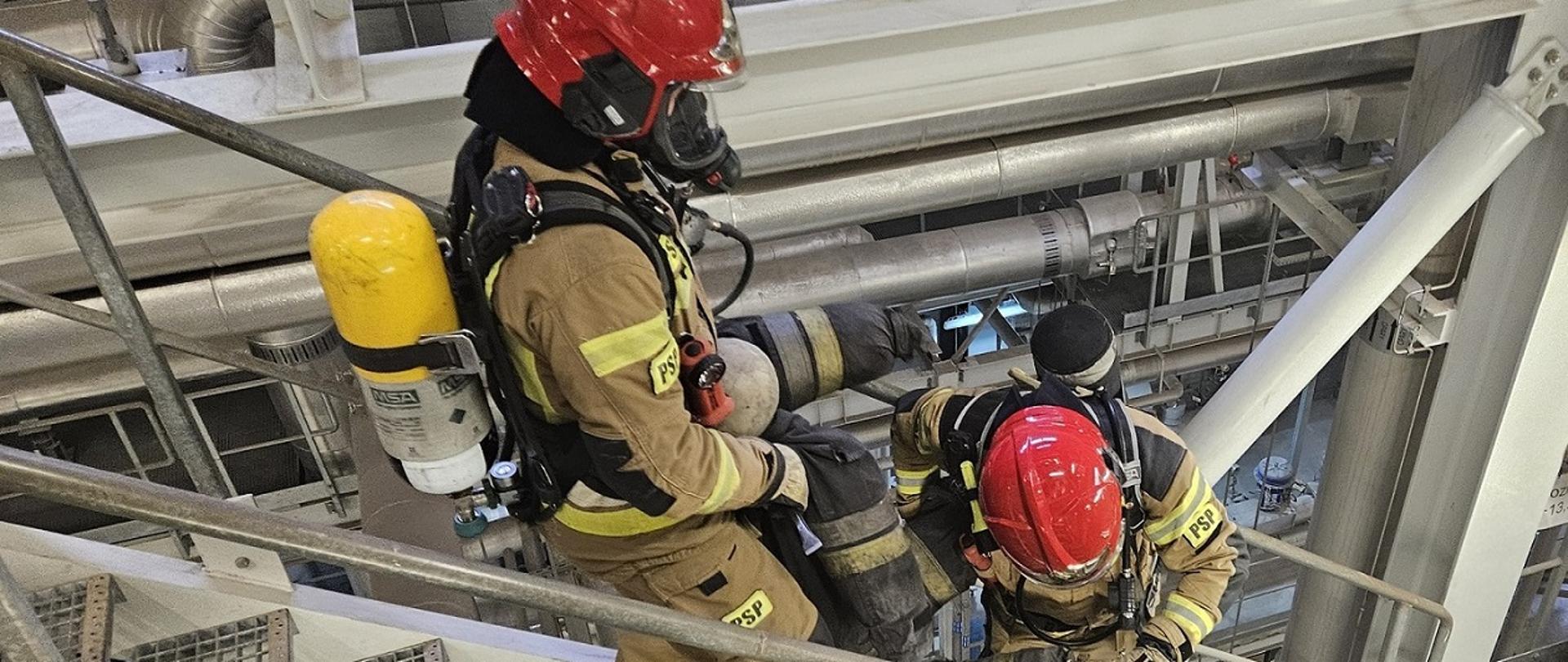 Strażacy podczas ćwiczeń