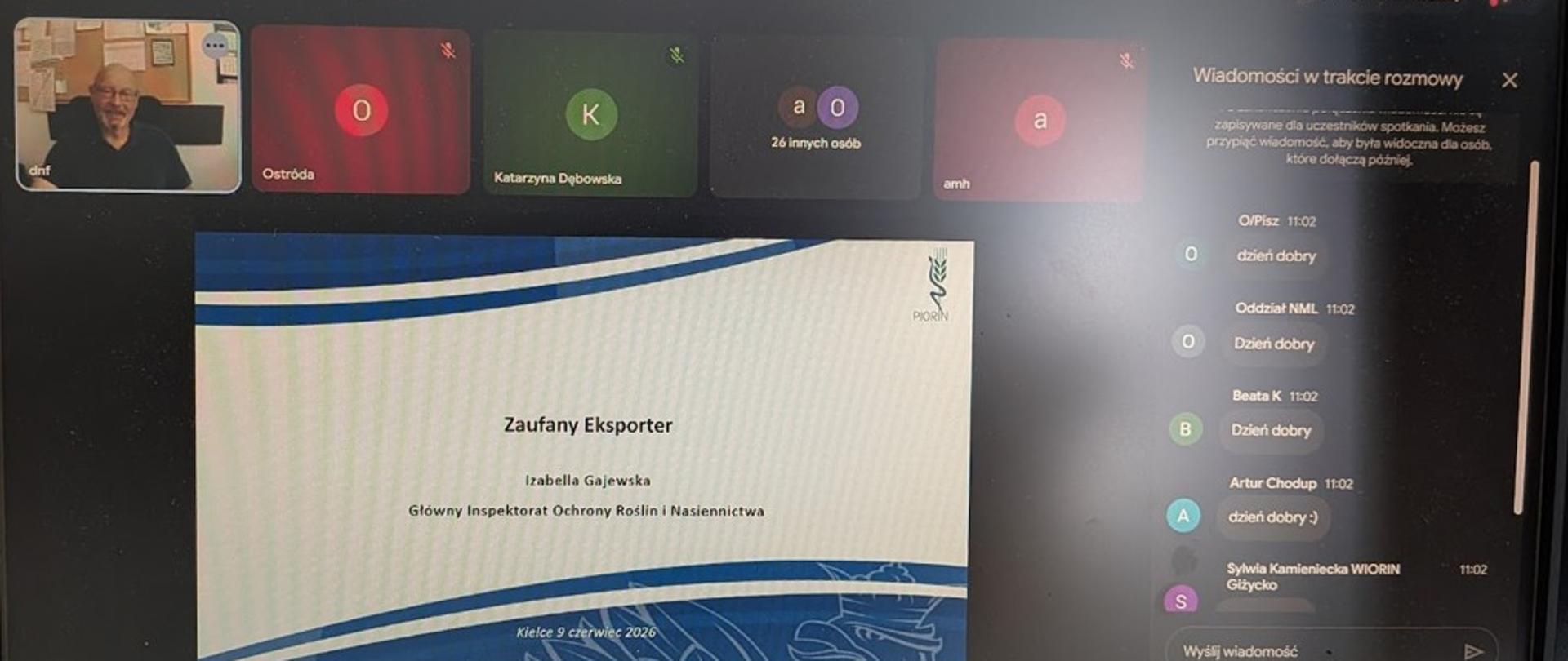 Na monitorze wyświetlone okno aplikacji do spotkań online, pośrodku slajd "Zaufany eksporter", w lewym górnym oknie zdjęcie mężczyzny