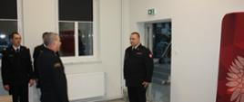 Na zdjęciu Komendant Powiatowy odbierający meldunek od Dowódcy JRG