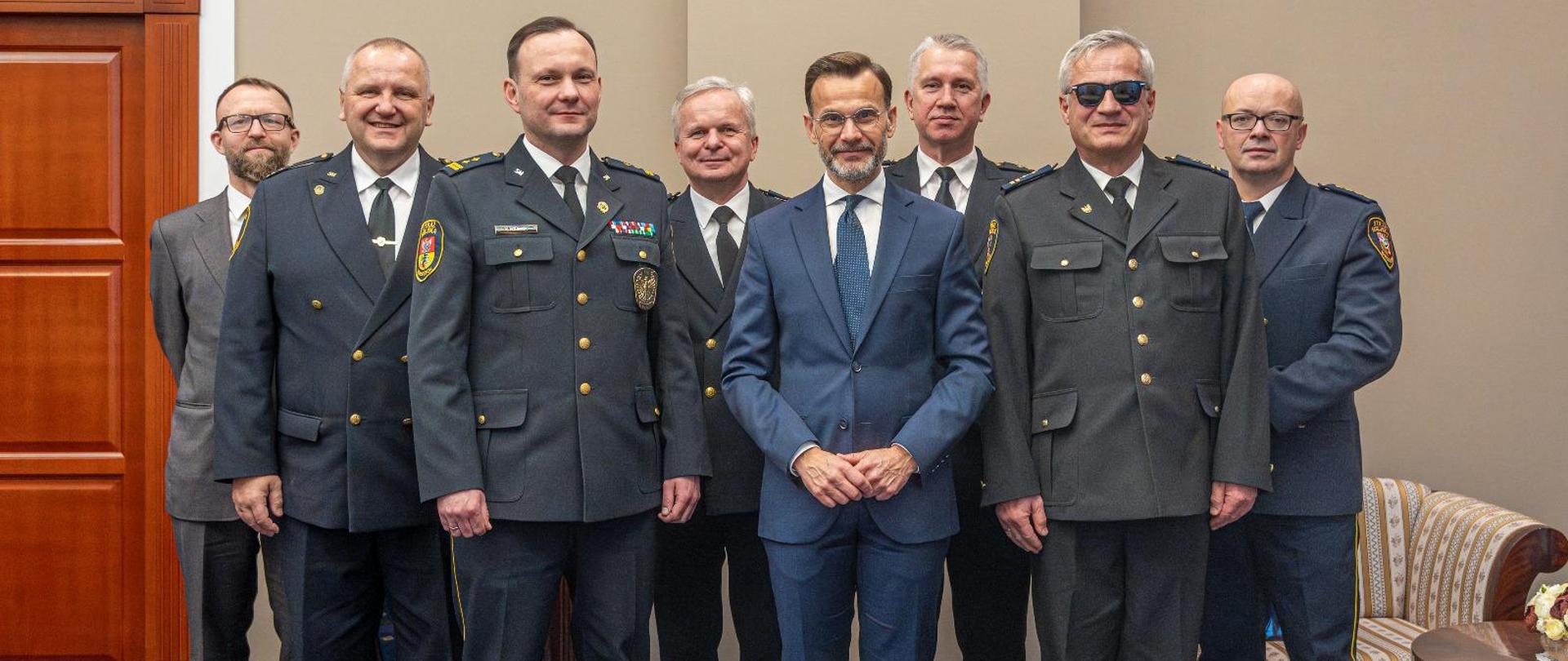 Wojewoda podlaski Jacek Brzozowski spotkał się z komendantami Straży Miejskich z Białegostoku, Warszawy, Wrocławia, Gdańska i Poznania