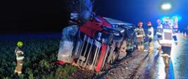 Wypadek Pasztowa Wola samochód ciężarowy uderzył w drzewo.