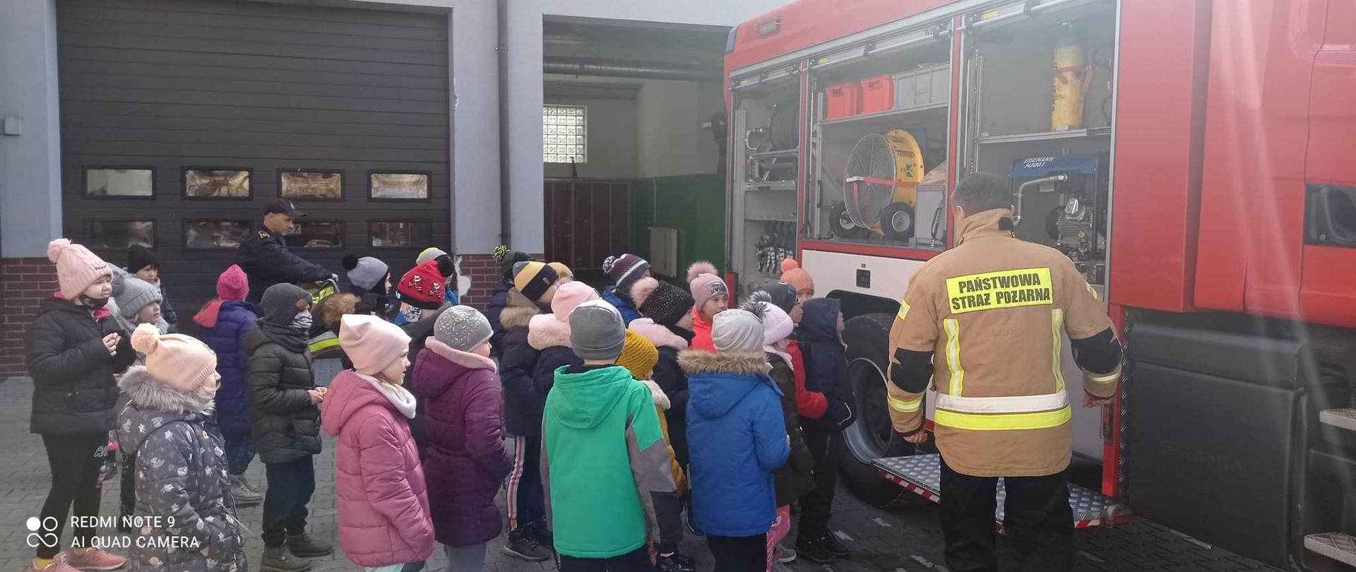 Wizyta pierwszaków w lipskiej strażnicy PSP