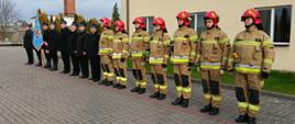 Na zdjęciu znajdują się ustawieni w szeregu funkcjonariusze KP PSP w Rypinie