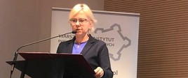 Podsekretarz Stanu MGMiŻŚ Anna Moskwa przemawiająca podczas konferencji 