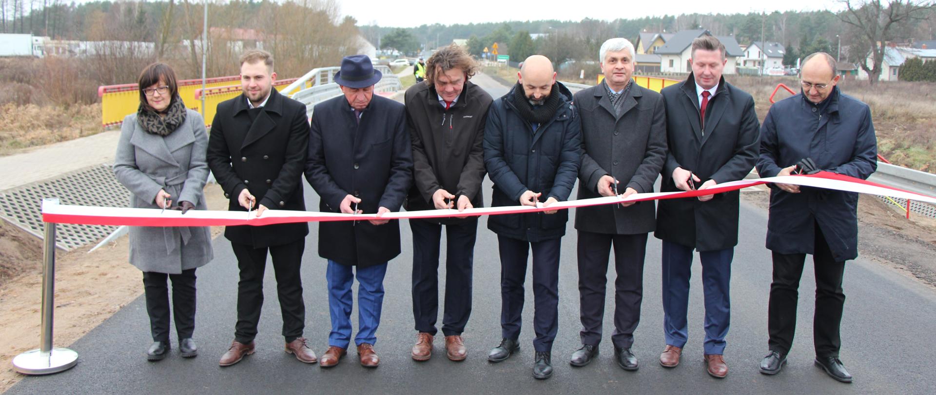 Uroczystość otwarcia przebudowanego mostu na rzece Horodnianka w Sienkiewiczach