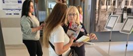 Punkt informacyjno-edukacyjny w SP nr 7 podczas wywiadówki 